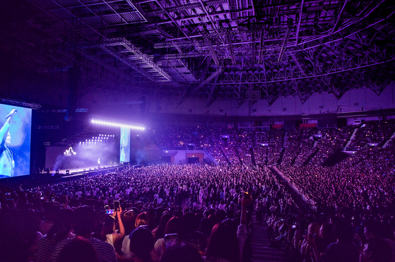More than 15,000 fans are in attendance at Lauv's concert at the KSPO Dome in Songpa District, southern Seoul, on Tuesday. [LIVE NATION KOREA]