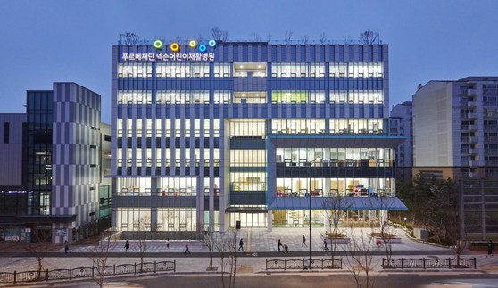 Purme Foundation Nexon Children’s hospital in Mapo District, western Seoul, is the country’s first rehabilitation center for children and opened in April 2016. Nexon donated 20 billion won ($15 million) out of the 44 billion won needed to establish the hospital. [PURME FOUNDATION]