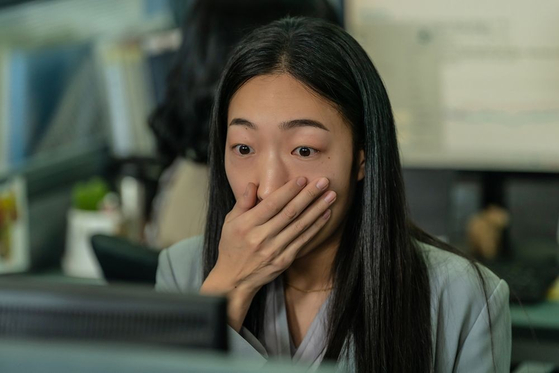 Lee Han-byeol plays the protagonist Mo-mi when she is an office worker who performs as an internet broadcasting personality in the first two episodes of the Netflix series ″Mask Girl″ [NETFLIX]