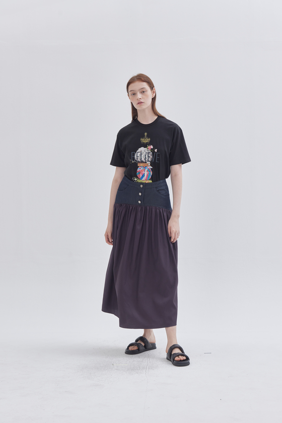A model wears a T-shirt from LIE's 2024 S/S collection, a collaboration with Korean artist Kim Si-hyun [LIE]