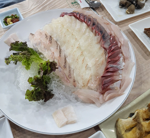 Raw fish restaurants dot the city [YIM SEUNG-HYE]