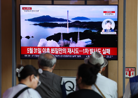 The news of North Korea's second spy satellite launch is seen on TV at Seoul Station on Aug. 24. [YONHAP]