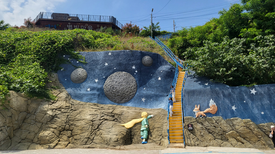The Little Prince mural at the Mukho Starlight Village  [YIM SEUNG-HYE]