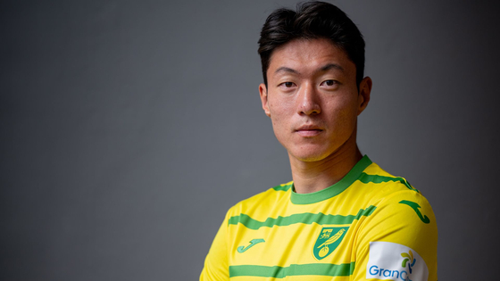 Hwang Ui-jo poses in a Norwich City shirt in a photo released by the club on Friday.  [NORWICH CITY]