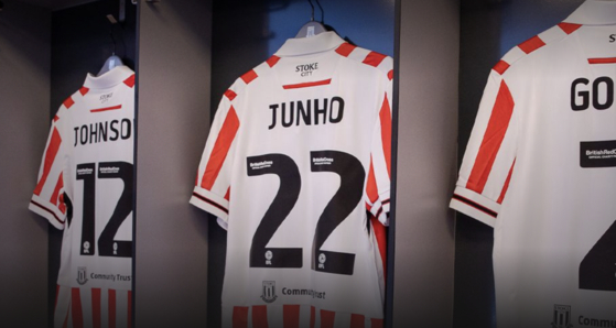 Bae Jun-ho's shirt is seen in the Stoke City changing room in an image shared by the club on Saturday.  [SCREEN CAPTURE]