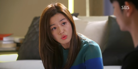 Actor Jun Ji-hyun, who played Cheon Song-yi in SBS's ″My Love from the Star″ (2013-14), wears Yves Saint Laurent Beauty's coral pink lipstick on the show, which became instantly popular among fans. [SCREEN CAPTURE]