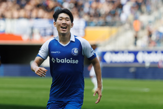 KAA Gent's Hong Hyun-seok celebrates after scoring a goal against Club Brugge at the Ghelamco Arena in Ghent on Sunday.  [AFP/YONHAP]