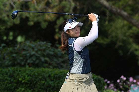 Lee Jeong-eun6 hits her shot from the 12th tee during the third round of the Portland Classic at Columbia Edgewater Country Club on Saturday in Portland, Oregon. [AFP/YONHAP]
