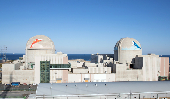 The Shin-Hanul nuclear reactors Unit 1, left, and Unit 2 in Uljin, North Gyeongsang. The 1,400-megawatt Shin-Hanul Unit 2 reactor, which began construction in 2010, was granted final approval for operation from the Nuclear Safety And Security Commission on Thursday, only about a month after the regulator began the assessment. The Shin-Hanul Unit 2 reactor will go through a six-month trial run before commercial operation. The Shin-Hanul Unit 1 was granted approval from the nuclear regulator in 2021 and began operating in December last year. [KOREA HYDRO & NUCLEAR POWER] 
