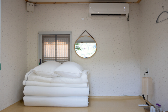 A room where guests spend the night during their Byeongsan Seowon stay [CHA]