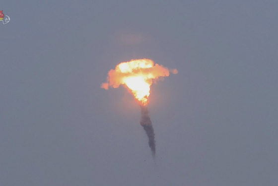 In this photo released by the Pyongyang's state-controlled Korean Central Televsion on March 28, a warhead on a North Korean KN-24 short-range ballistic missile launched the day before detonates mid-air. In its report, the KCTV claimed that the missile warhead detonated mid-air at an altitude of 500 meters. [YONHAP]
