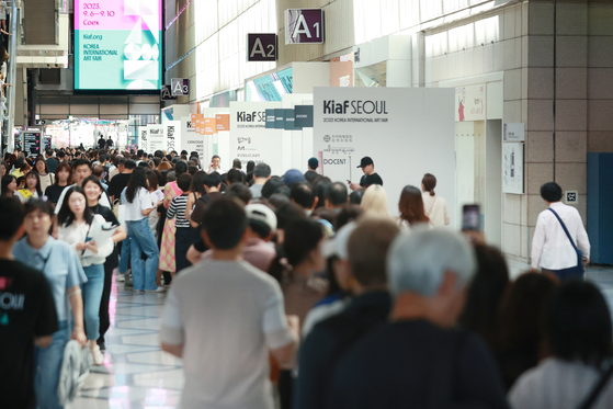 Visitors flock in to Coex convention center in southern Seoul on Thursday for two art fairs, Kiaf and Frieze 2023. [NEWS1] 
