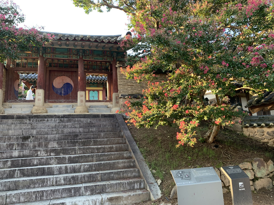 Jondeoksa shrine at Byeongsan Seowon [LEE JIAN]
