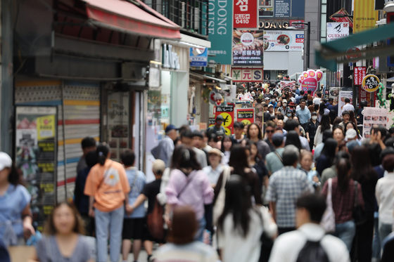 A street in Myeong-dong, central Seoul, is filled with visitors on June 4. [YONHAP]
