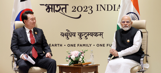 Korean President Yoon Suk Yeol, left, holds a bilateral summit with Indian Prime Minister Narendra Modi on the sidelines of the G20 leaders' summit in New Delhi on Sunday. [JOINT PRESS CORPS]