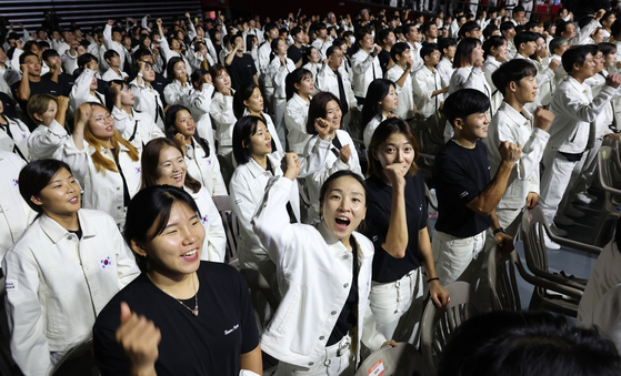 Korean athletes participating in the upcoming Asian Games in Hangzhou, China, later this month cheer as they are officially announced during a ceremony held at Olympic Hall in Seoul on Tuesday. [YONHAP]