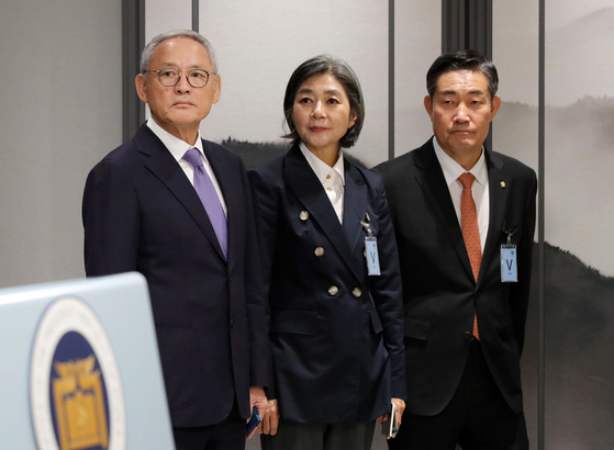 From left, Culture Minister nominee Yoo In-chon, Gender Equality minister nominee Kim Haeng and Defense Minister nominee Shin Won-sik take part in a press briefing announcing their appointments in a Cabinet reshuffle at the Yongsan presidential office in central Seoul Wednesday. [JOINT PRESS CORPS]