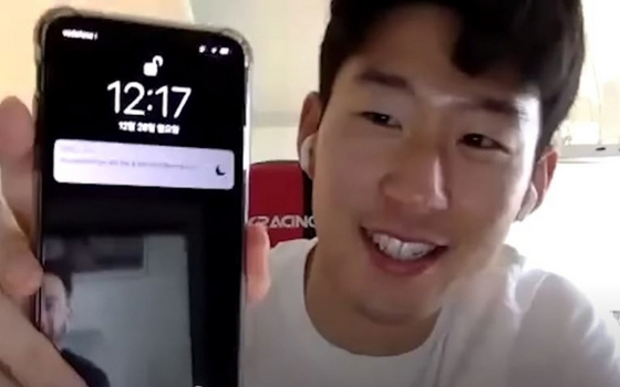 Son Heung-min holds up an iPhone in a past YouTube video. [SCREEN CAPTURE]