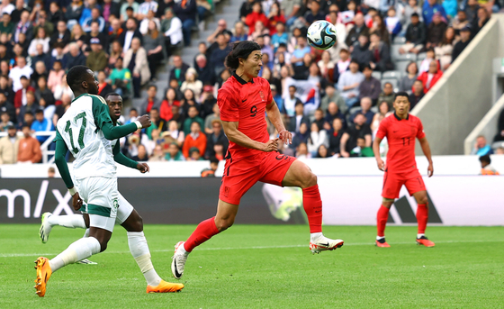 Korea's Cho Gue-sung scores against Saudi Arabia in a friendly at St James' Park in Newcastle, England on Tuesday.  [REUTERS/YONHAP]