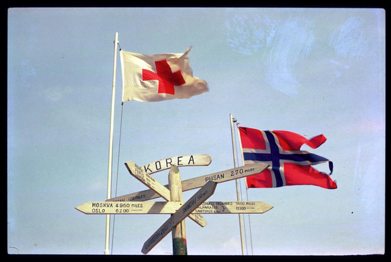 The flags of Norway and Red Cross set up in Dongducheon, Gyeonggi, during the Korean War. The photo was part of those taken by veterans of Norway and Sweden, dedicated to the United Nations Peace Memorial Hall. This photo was taken by Ingvar Svensson. [YONHAP]