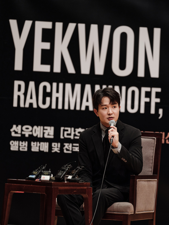 Pianist Sunwoo Yekwon talks to the local press about his new album "Rachmaninoff, A Reflection” o n Tuesday at Kumho Art Hall Yonsei in Seodaemun District, central Seoul. [UNIVERSAL MUSIC KOREA]