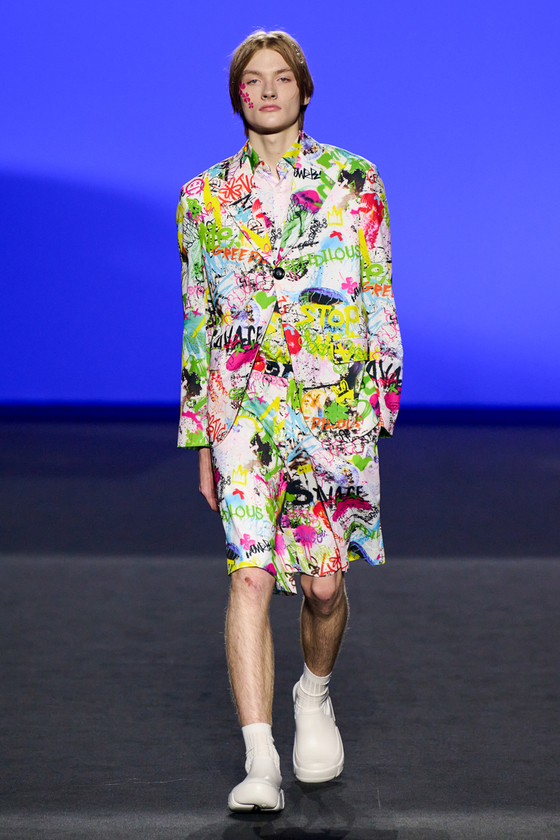 A look from Greedilous's show during Seoul Fashion Week 2024 Spring/Summer [SEOUL FASHION WEEK]