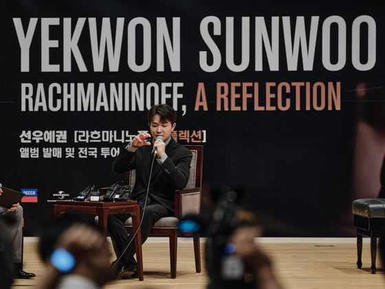 Pianist Sunwoo Yekwon talks to the local press about his new album "Rachmaninoff, A Reflection” on Tuesday at Kumho Art Hall Yonsei in Seodaemun District, central Seoul. [UNIVERSAL MUSIC KOREA]