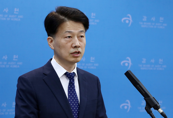 Choi Dal-young, first deputy secretary general of the Board of Audit and Inspection, speaks during a press briefing on the state audit agency's request for investigation on former top officials of the previous Moon Jae-in administration held on Friday in central Seoul. [NEWS1]