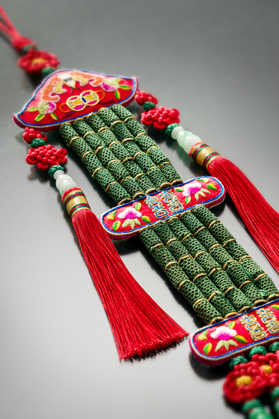 Norigae, or a Korean traditional pendant created using maedeup (traditional Korean ornamental knot) [NATIONAL FOLK MUSEUM OF KOREA] 