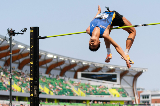 Woo Sang-hyeok of Korea competes in the men's high jump final at the Diamond League Final meet at Hayward Field in Eugene, Oregon on Saturday.  [AFP/YONHAP]
