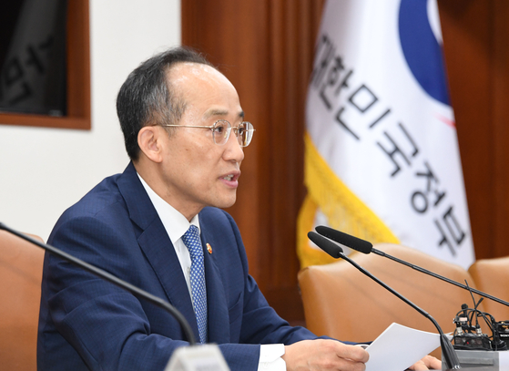 Finance Minister Choo Kyung-ho speaks in a meeting held at the government complex in central Seoul on Monday. [MINISTRY OF ECONOMY AND FINANCE]