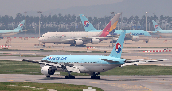 A Korean Air Lines flight taxis at Incheon International Airport in July. [NEWS1]