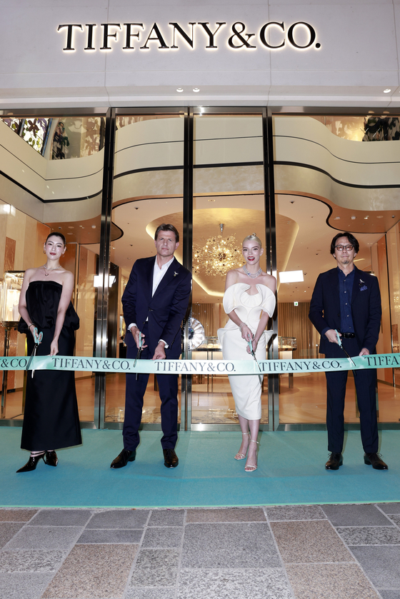 From left: Ayaka Miyoshi, Anthony Ledru, CEO of Tiffany & Co., Anya Taylor-Joy and Shintaro Kitsuda, president of Tiffany & Co. Japan, cut the ribbon to celebrate the opening of Tiffany & Co.'s new store in Omotesando on Sept. 12 in Tokyo. [TIFFANY & CO.]