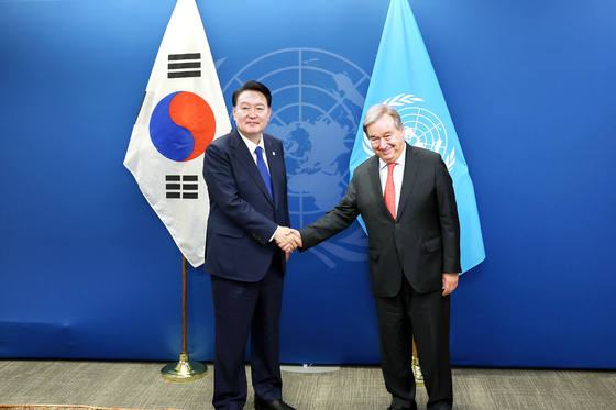 Korean President Yoon Suk Yeol, left, shakes hands with UN Secretary-General Antonio Guterres ahead of their talks at the United Nations headquarters in New York on Tuesday on the sidelines of the 78th session of the UN General Assembly. [JOINT PRESS CORPS]
