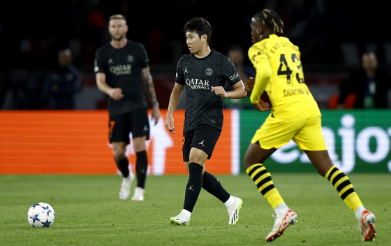 Lee Kang-in of PSG in action during a UEFA Champions League Group F match against Borussia Dortmund in Paris, France on Tuesday.  [AFP/YONHAP]