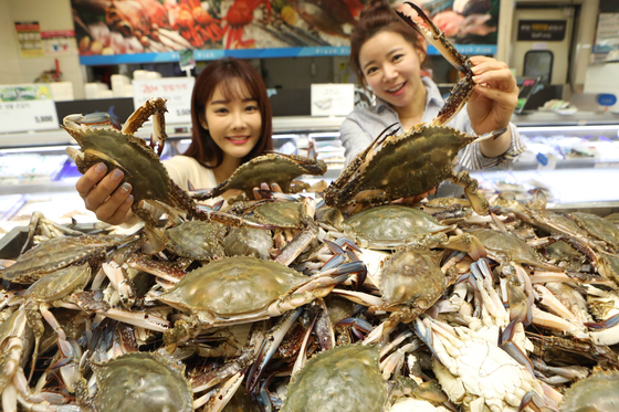 Korea is the largest crab consumer in the world in terms of crab consumption per capita. [LOTTE SHOPPING]