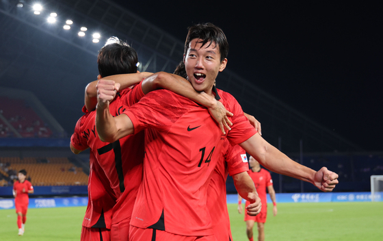 Korea's Lee Han-beom celebrates scoring during a Hangzhou Asian Games group stage match against Bahrain at Jinhua Sports Centre Stadium in Jinhua, China on Sunday. [YONHAP]