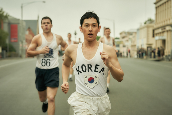 Yim Si-wan plays Suh Yun-bok, a real-life marathoner who won the 1947 Boston Marathon, two years after Korea's liberation from Japanese colonial rule, in the upcoming film ″Road to Boston″ [LOTTE ENTERTAINMENT]