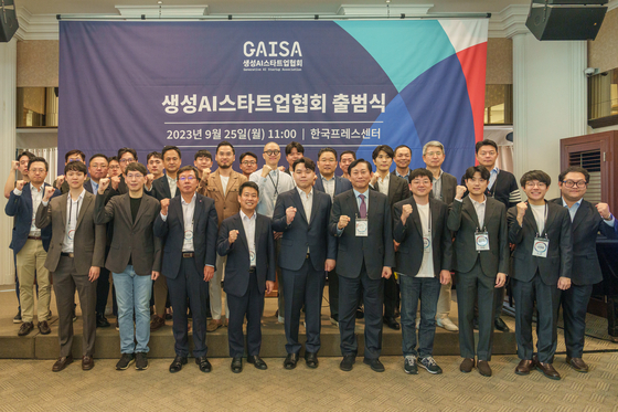 Participants of the launch event for the Generative AI Startup Association, including Lee Se-young, founder and CEO of Wrtn Technologies, fifth from left in the front row, and Koh Jean, sixth from left in the front row, Chair of the Presidential Committee of Digital Platform Gvoernment pose for a photo on Monday. [GENERATIVE AI STARTUP ASSOCIATION]