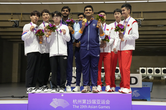Korea takes silver in the men's team 10 meter air rifle competition, winning its first shooting medal at the 19th Asian Games on Monday. [AP/YONHAP]