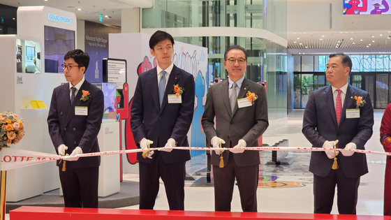Shin Yoo-yeol, second from left, vice president at Lotte Chemical and Lotte Chairman Shin Dong-bin's eldest son, is present at the grand opening ceremony at Lotte Mall West Lake Hanoi on Friday. [SEO JI-EUN]