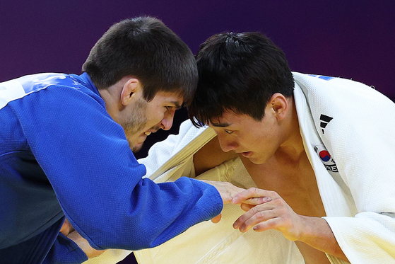 Lee Joon-hwan's second place finish pushes Korea's total medal count in judo to six at the Asian Games in Hangzhou, China. [NEWS1]