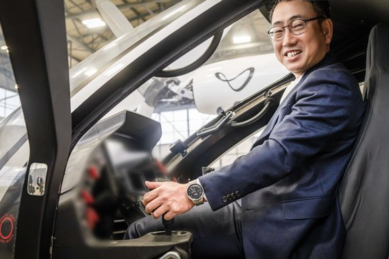 SK Telecom CEO Ryu Young-sang poses for a photo in Joby Aviation's aircraft in California in January. [SK TELECOM]