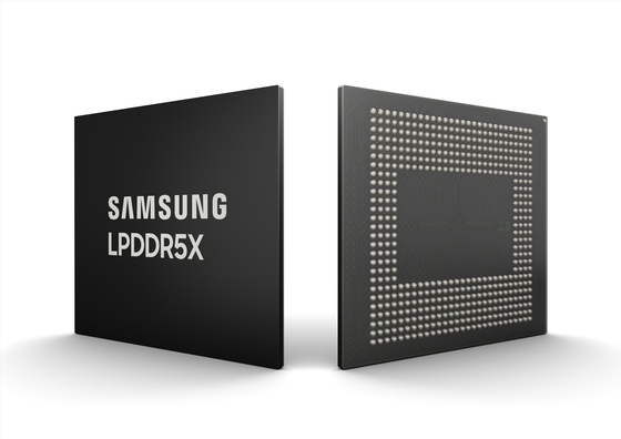 Samsung Electronics' LPDDR5X DRAM chip [SAMSUNG ELECTRONICS]