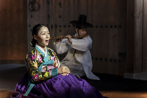 A scene from the mini concert hosted by the Korea Cultural Heritage Foundation on Sept. 14 at Usuyeong Tourist Site in Haenam County, South Jeolla, showcases live performances of pansori, Korean traditional narrative singing, and Italian opera. [KOREA CULTURAL HERITAGE FOUNDATION]