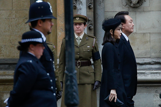 Korean President Yoon Suk Yeol and first lady Kim Keon Hee attend the state funeral of Queen Elizabeth II at Westminster Abbey in London on Sept. 19. [JOINT PRESS CORPS]