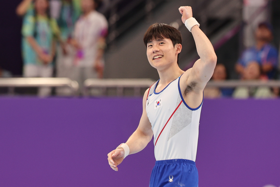 Korean gymnast Kim Han-sol celebrates after completing his routine during the men's floor exercise final round at the 19th Asian Games on Thursday. [NEWS1]