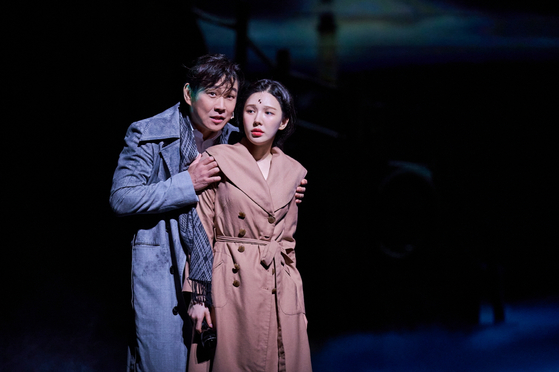 Min Young-ki, left, plays Maxim de Winter, and Wendy plays his new wife in the ongoing production of the musical "Rebecca" at Blue Square in Yongsan District, central Seoul. [EMK MUSICAL COMPANY]