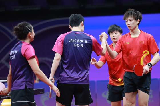 Korea's Jang Woo-jin and Jeon Ji-hee lose to China's Lin Gaoyuan and Wang Yidi, settling for bronze in the mixed doubles table tennis contest at the 19th Asian Games on Friday. [XINHUA]