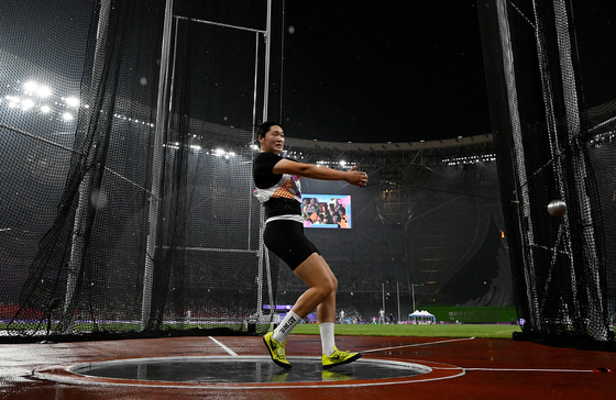 Kim Tae-hui of Korea competes during the women's hammer throw final at the Asian Games in Hangzhou, China on Friday.  [XINHUA/YONHAP]